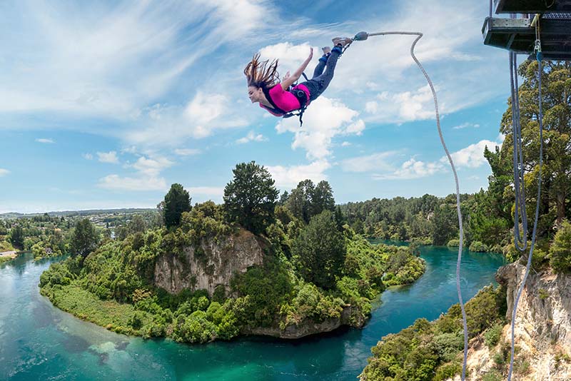 Bungy Jumping-Left